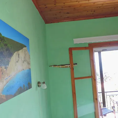 Argyros アパート ニドリ